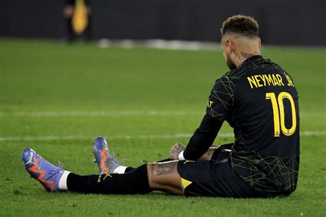 Neymar será operado del tobillo derecho y se pierde el resto de la