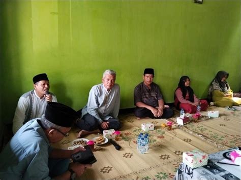 Guru Dan Pegawai Mtsn 8 Bantul Hadiri Pengajian Keluarga Rutin Di Rumah