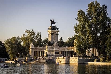 Top Things to See & Do in El Retiro Park, Madrid