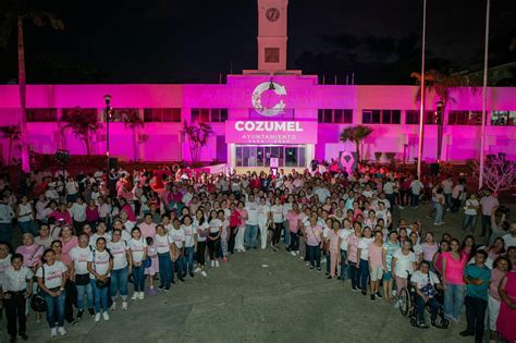 Cozumel Ilumina El Palacio Municipal Por El Mes Rosa