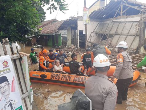 2000 Rumah Warga Terendam Banjir Akibat Tanggul Jebol Di Dayeuhkolot