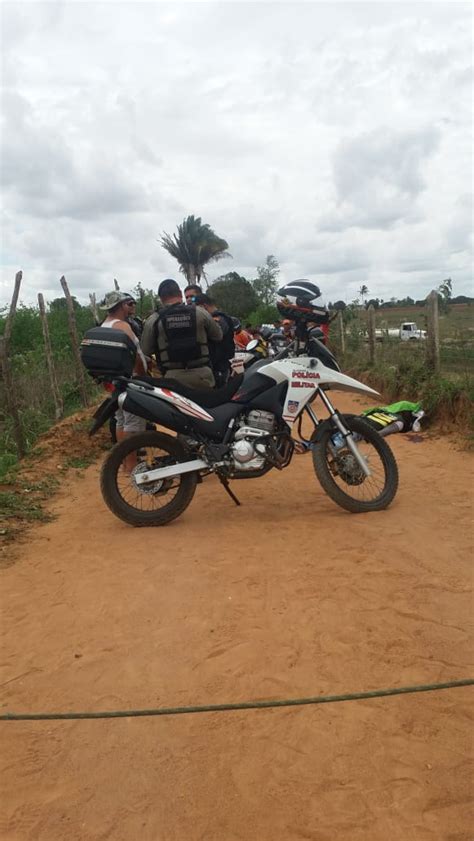 Mototaxista é assassinado a tiros em frente a escola Alagoas 24 Horas