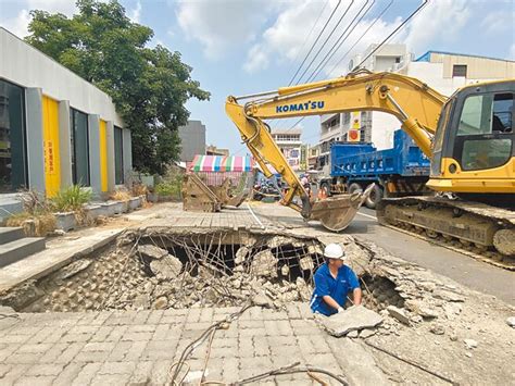 新化 幹線排水溝塌陷 市場旁驚現天坑 地方新聞 中國時報