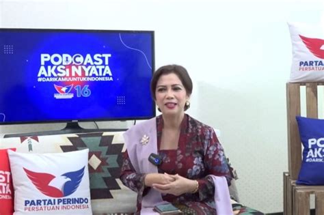 Upaya Desainer Indonesia Lestarikan Kebaya Lewat Busana Kekinian