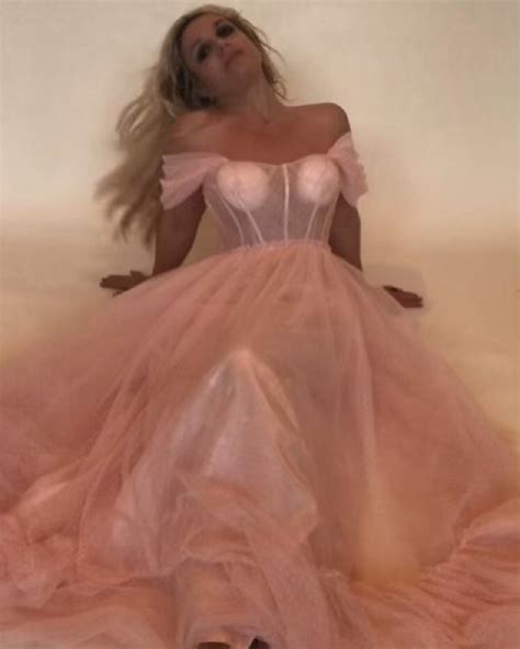 Britney Spears Il Suo Abito Da Sposa Sar Versace Wondernet Magazine