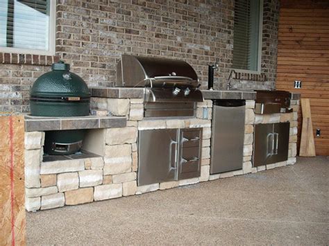 Outdoor kitchen grill island | Hawk Haven