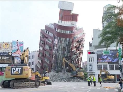 9 Dead 900 Injured As Strongest Earthquake In 25 Years Hits Taiwan