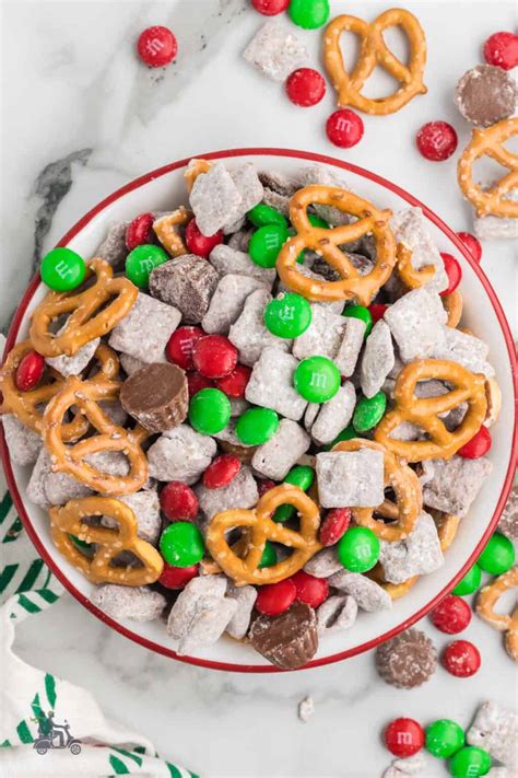 The Best Christmas Reindeer Chow For The Sweet Snack Lovers