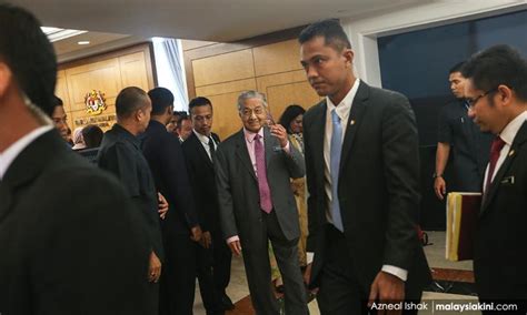 Mahathir Beri Amaran Jangan Ponteng Parlimen