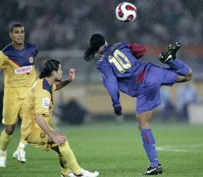 Ronaldinho Gau Cho The Coolest Player In The World The World Itself