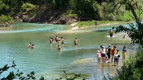 Manavgat Irmağı nda Serinlemek İçin Tehlikeli Yöntemler Haberler