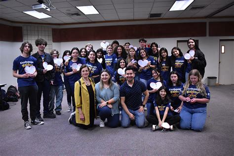 Estudiantes De California Visitan Y Viven Experiencia De Clase En