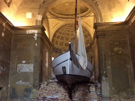 Chiesa Di San Marcellino Installazione DArte Naufragio Con Spettatore