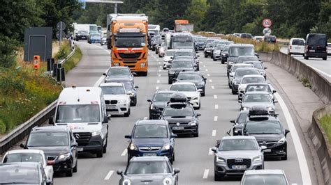 Autofahrer Sollen In Zukunft Automatisch Vor Baustellen Und Staus Auf