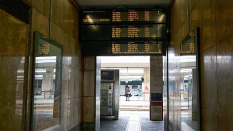 Novara Sorpreso Dalla Polizia Nel Sottopasso Della Stazione Con Un