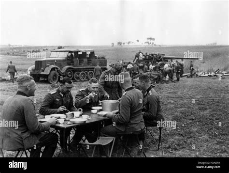 Deutsche Offiziere Wehrmacht Ostfront Fotos Und Bildmaterial In Hoher