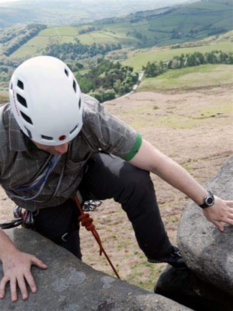 Peak District Climbing Courses | Gritstone Adventure Activities