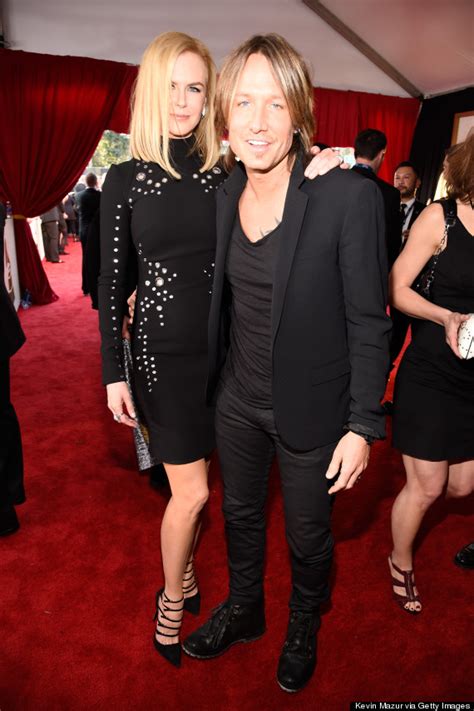 Nicole Kidman Joins Keith Urban On The Grammys Red Carpet Huffpost