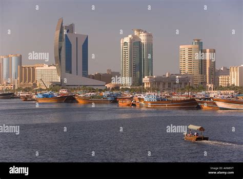 Dubai Creek Khor Dubaï Dhow quai et du centre commercial de Deira