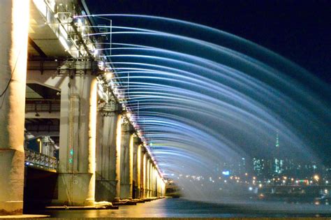 Banpo Bridge in Seoul [OC] : pics