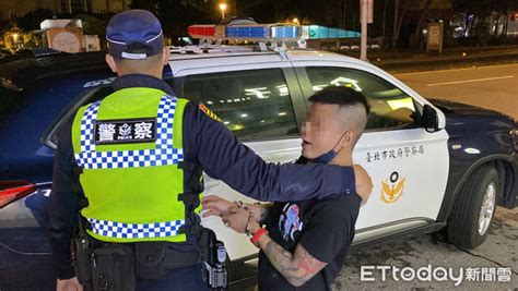 刺青男北市東區酒駕被抓 女友抓狂呼叫支援嗆混幫派的！ Ettoday社會新聞 Ettoday新聞雲