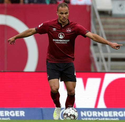 Fußball Innenverteidiger Ewerton von Nürnberg zum HSV Vertrag bis