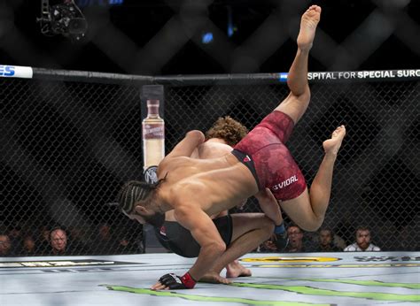 Amanda Nunes Wins Big Jon Jones Squeaks Decision At Ufc 239 Ap News