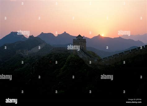 Sunrise at The Great Wall, Jinshanling, China Stock Photo - Alamy