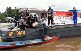 Ditpolairud Polda Kalbar Dan Unsur Maritim Gelar Baksos Peduli Covid 19