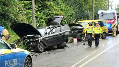 Unfall In B Blingen Vollsperrung Und Zwei Verletzte Nach