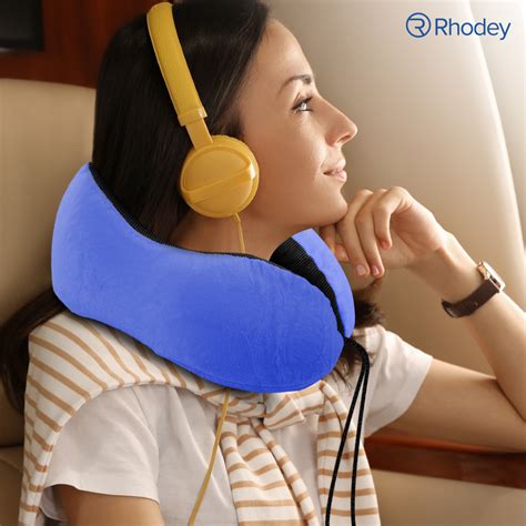 Rhodey Bantal Leher U Shape Travel Neck Pillow Memory Foam Beludru