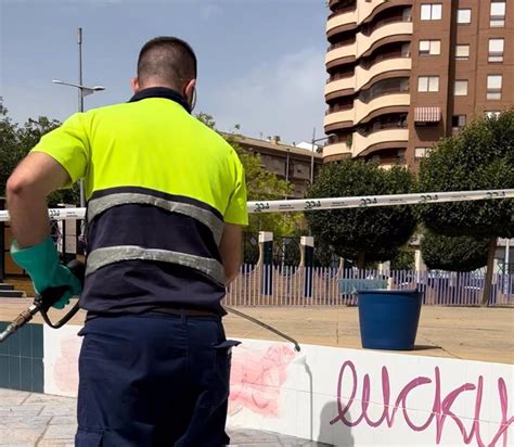 El Ayuntamiento De Ja N Acomete Un Plan De Limpieza De Pintadas Y