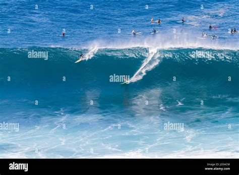 Hawaii Surfing Hi Res Stock Photography And Images Alamy