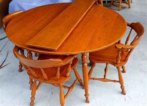 A Beautiful 5 Piece Set Of A 1950s Ethan Allen Baumritter Dining Table