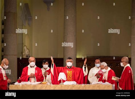 Eucharistic prayer hi-res stock photography and images - Alamy