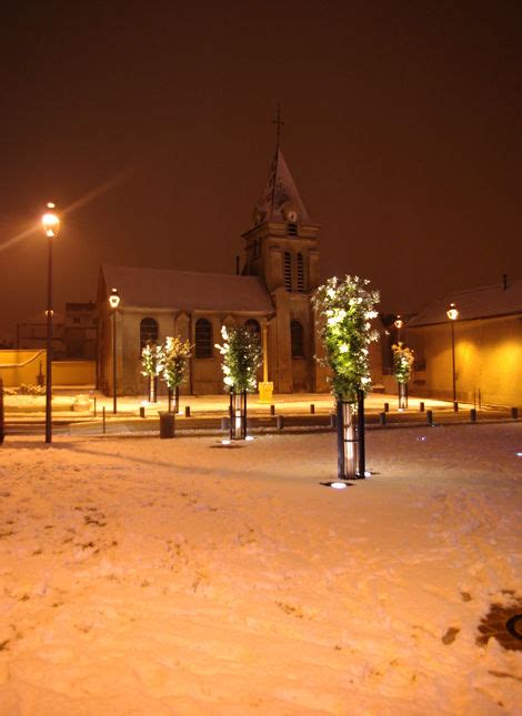 La Place De La Mairie Au Plessis Bouchard Sous La Neige Photimages