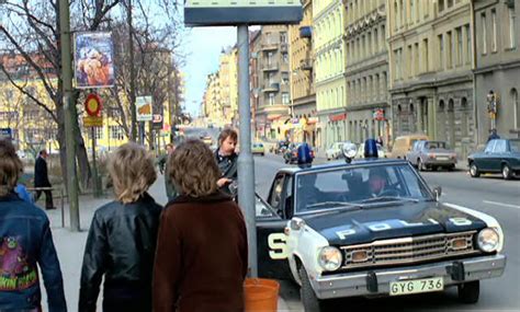 IMCDb org 1973 Plymouth Valiant Polis in Mannen på taket 1976