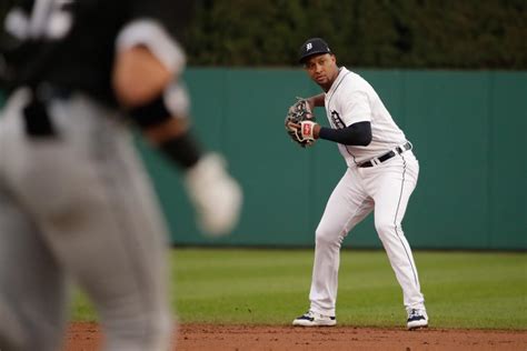 Detroit Tigers Second Baseman Jonathan Schoop Named Al Gold Glove Award