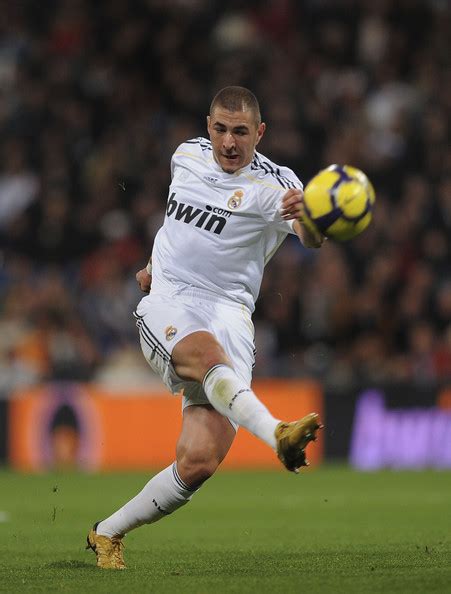 Foot Ball Player Karim Benzema Football Pictures