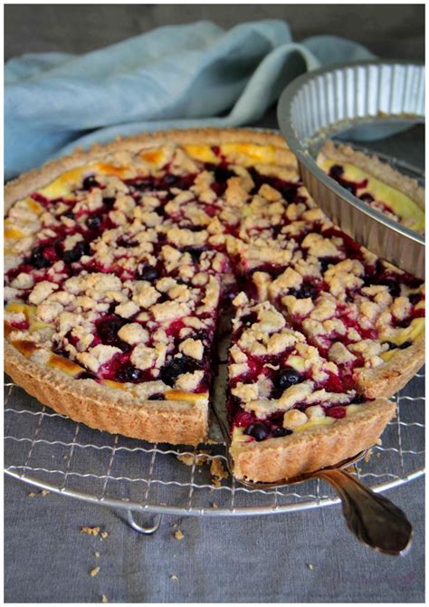 Tarte Mit Beeren Quarkcreme Streuseln Naschkatze