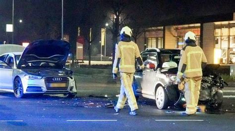 Flinke Schade Bij Botsing Tussen Twee Autos In Assen