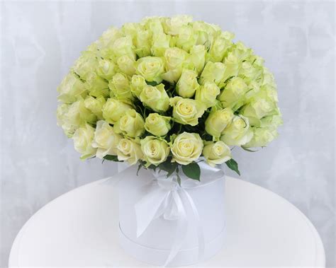 Цветы в коробке Светлое чувство - купить по цене 13310 ₽ с доставкой ...