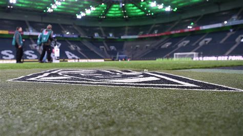 Spieler Von Borussia M Nchengladbach Verzichten Auf Gehalt Kicker