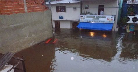 Chuva causa estragos em São Sebastião SP BOL Fotos BOL Fotos