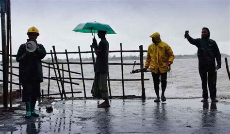 Cyclone Asna Moves Away From Karachi Heavy Rainfall Expected For 2 Days