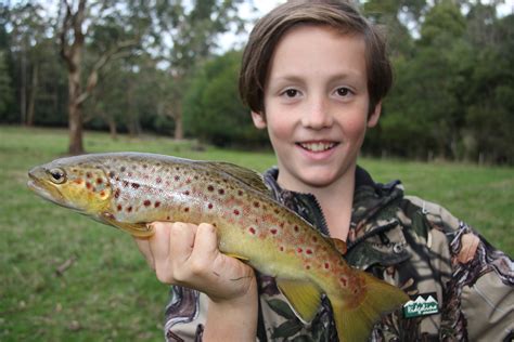 Khancoban Yields 23 Pound Brown Trout Fishing World Australia