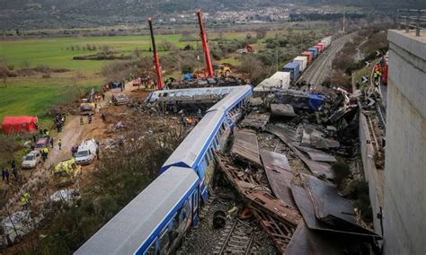 Choque De Trenes En Grecia Deja Muertos Y Decenas De Heridos