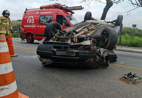 Motorista Fica Ferido Ap S Carro Bater Em Rvore E Capotar Em Barra