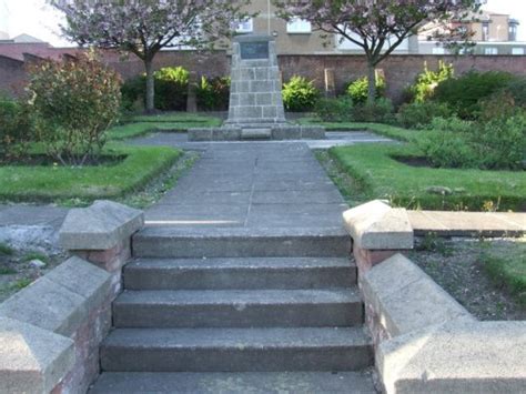 Blitz Memorial Clydebank - Clydebank - TracesOfWar.com