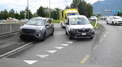 Buchs Sg Auffahrkollision Zwischen Auto Und Lieferwagen Eine Person